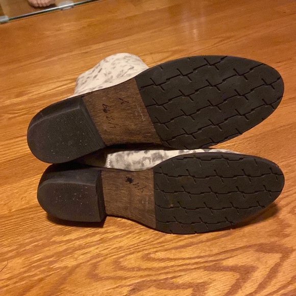 Matisse Eastside bootie size 10 leather back zip snow leopard pattern gray/white - Picture 11 of 14